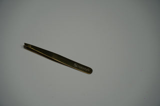 Pinza de ceja Dorada